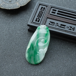 糯种飘翠翡翠如意吊坠