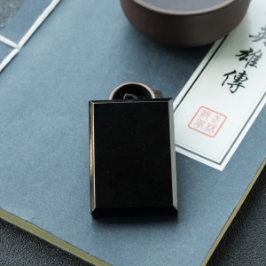 糯种墨翠无事牌吊坠