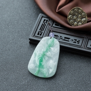 糯种飘翠翡翠荷塘清趣吊坠