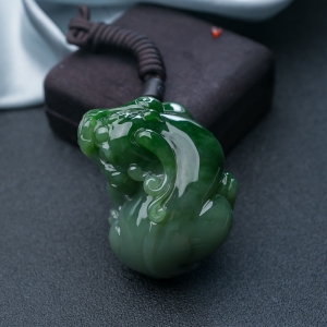 山料和田碧玉貔貅手把件