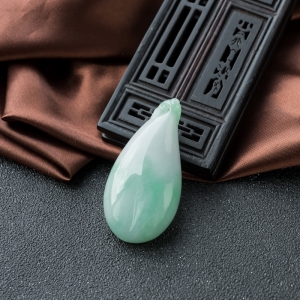 糯种飘翠翡翠福瓜吊坠