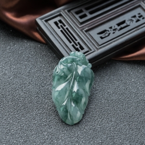 糯冰种飘花翡翠金枝玉叶吊坠