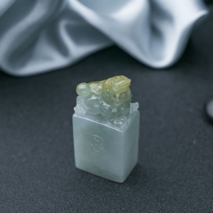 糯种俏色翡翠貔貅印章