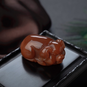 玫瑰红南红亥猪吊坠