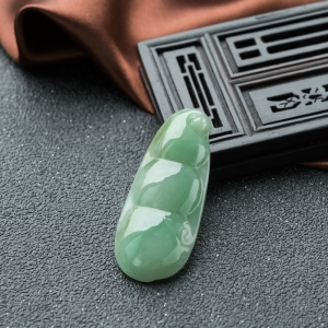 糯冰种黄加绿翡翠福豆吊坠