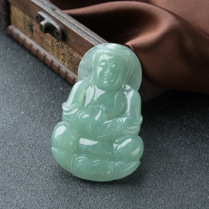 糯冰种浅绿翡翠观音吊坠