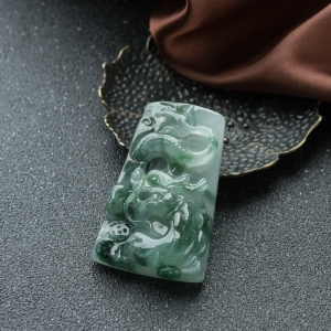 糯冰种飘花翡翠飞龙在天吊坠