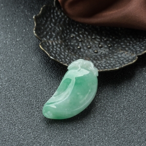 糯冰种苹果绿翡翠福瓜吊坠