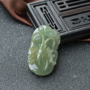 糯冰种黄翡翡翠事业有成吊坠