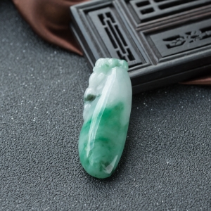糯种飘翠翡翠福瓜吊坠