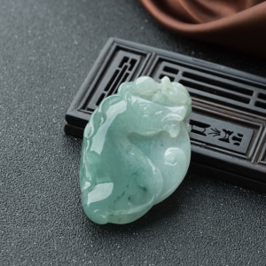 糯冰种飘花翡翠马到成功吊坠