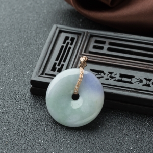 18K糯种春带彩翡翠平安扣吊坠