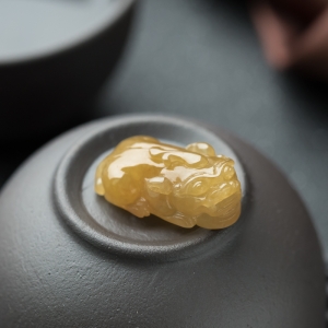 糯冰种黄翡翡翠貔貅戒面
