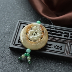 糯冰种黄翡翡翠仿古龙吊坠