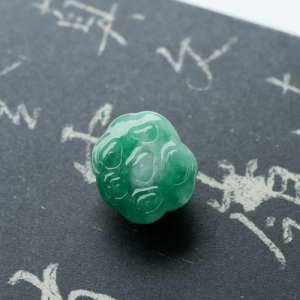 糯冰种翠绿翡翠连生贵子戒面