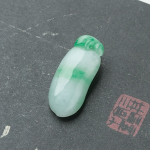 糯冰种飘翠翡翠福瓜吊坠