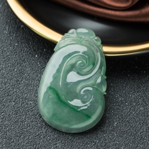 糯冰种飘翠翡翠如意吊坠