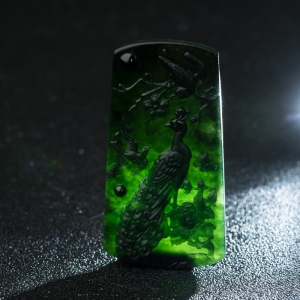 糯冰种墨翠孔雀吊坠