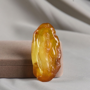 带皮金包蜜金珀观音吊坠