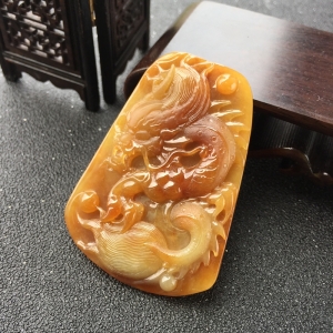 糯冰种黄翡翡翠飞龙在天吊坠