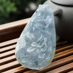 糯冰种飘花翡翠孔雀吊坠