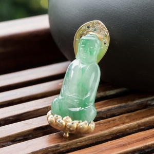 18K糯冰种飘翠翡翠大日如来吊坠