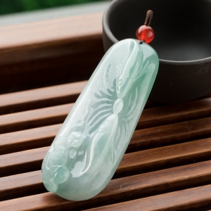 糯冰种浅绿翡翠连年有余吊坠