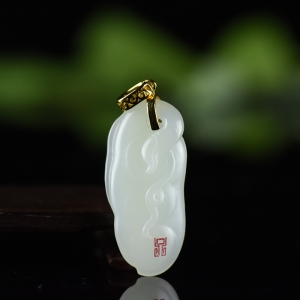 18K籽料和田白玉福豆吊坠