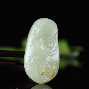 籽料和田白玉凤穿牡丹吊坠
