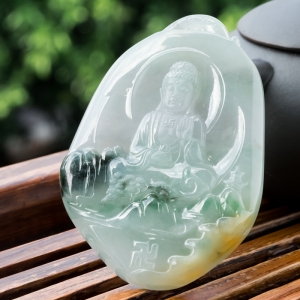 糯冰种飘翠翡翠大日如来吊坠
