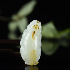 籽料和田白玉貔貅吊坠