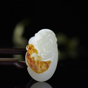 籽料和田白玉年年有余吊坠