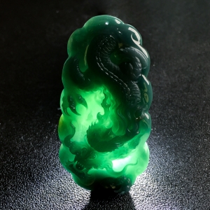 糯冰种墨翠翡翠神龙戏珠吊坠