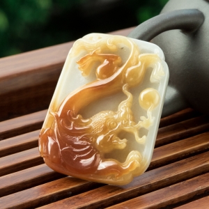 糯冰种飘黄翡翡翠飞龙在天吊坠