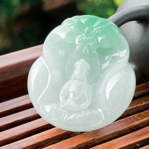 糯冰种飘翠翡翠大日如来吊坠