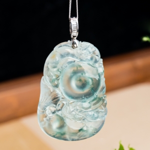 18K玻璃种飘花翡翠瑞兽吊坠