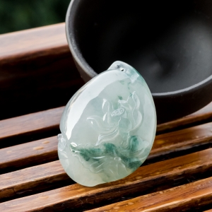 糯冰种飘花翡翠莲花吊坠