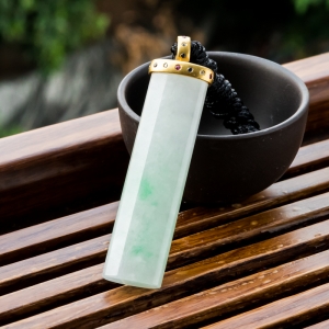18K糯冰种飘翠翡翠吊坠