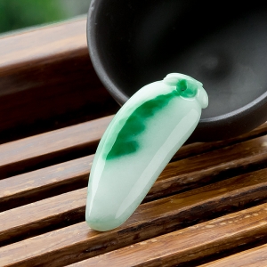 糯种飘翠翡翠福瓜吊坠