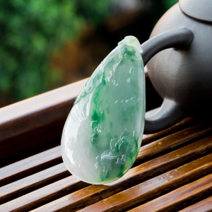 糯冰种飘翠翡翠连年有余吊坠