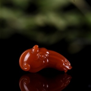 柿子红南红马到成功吊坠