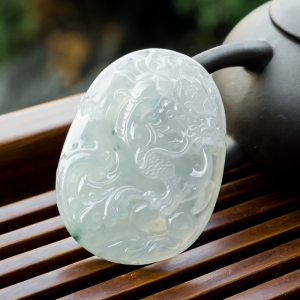 糯冰种飘花翡翠神龙戏珠吊坠
