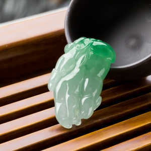 糯冰种飘翠翡翠佛手吊坠
