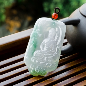 糯冰种飘翠翡翠大日如来吊坠