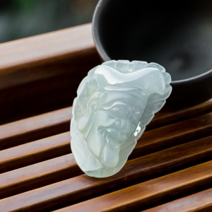 糯冰种浅紫翡翠济公吊坠