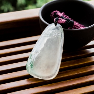 糯冰种飘翠翡翠松鹤廷年吊坠