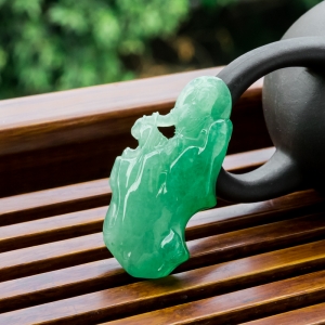 糯冰种飘翠翡翠观音吊坠