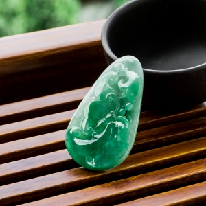 糯冰种飘翠翡翠蝴蝶吊坠