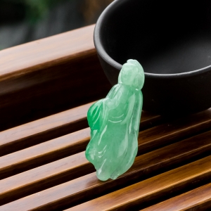 糯冰种飘翠翡翠大日如来吊坠