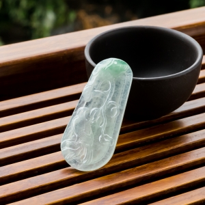 糯冰种飘翠翡翠喜鹊吊坠